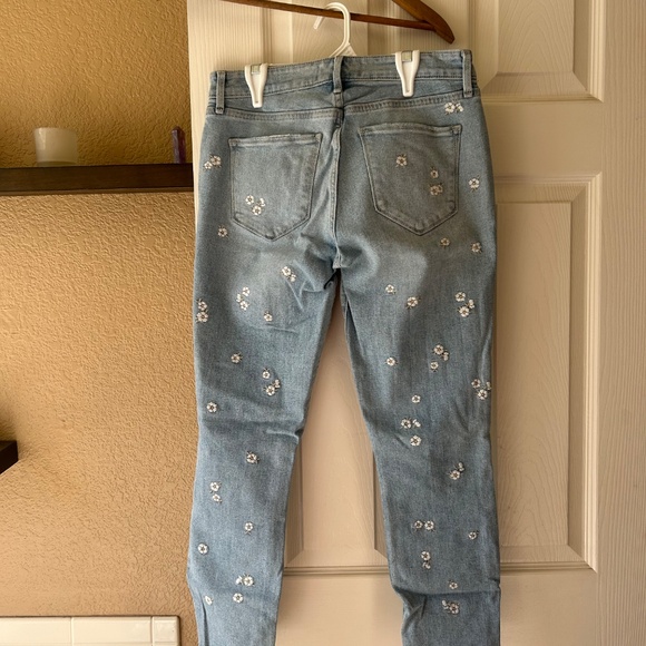 A&F Embroidered Daisy Skinny Pants - Picture 2 of 2